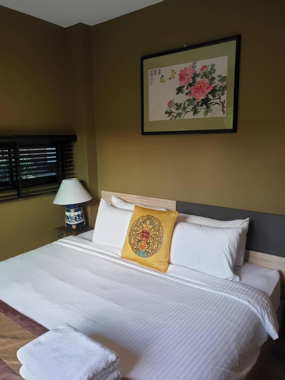 The Lantern Suites Ban Song Hong Habitación foto