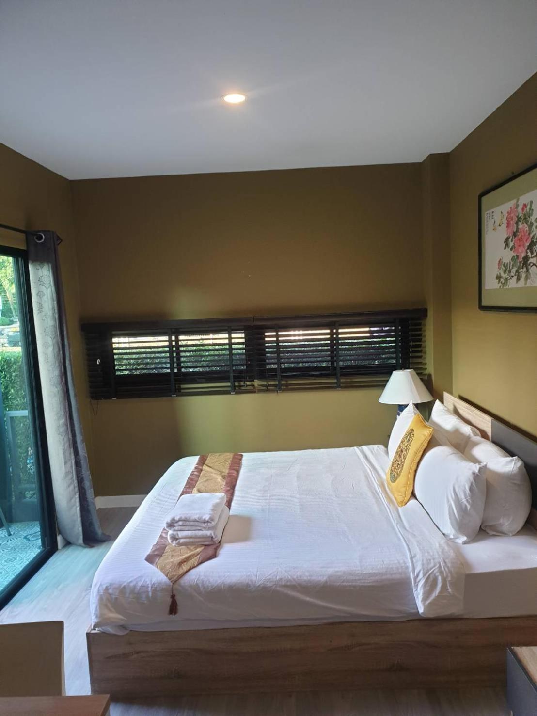 The Lantern Suites Ban Song Hong Habitación foto
