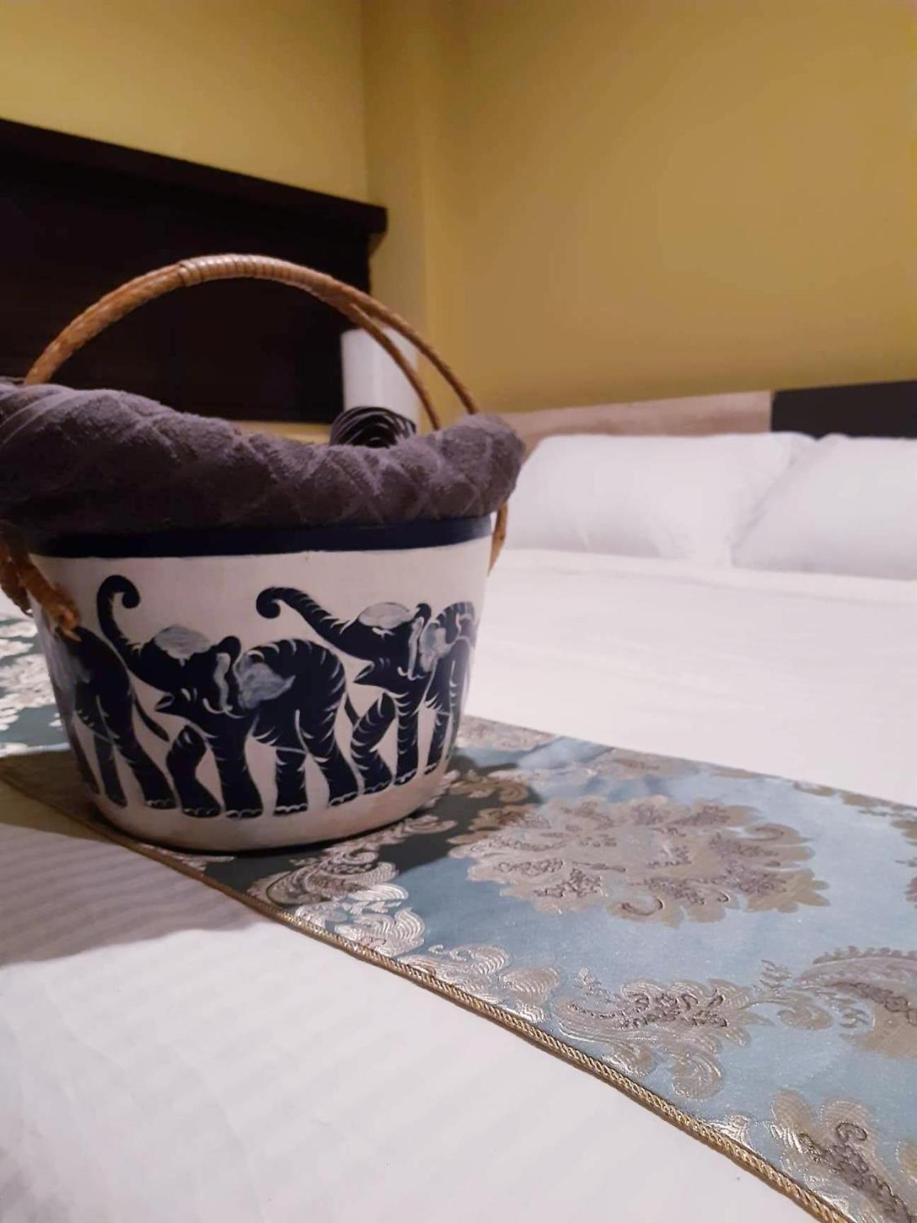 The Lantern Suites Ban Song Hong Habitación foto