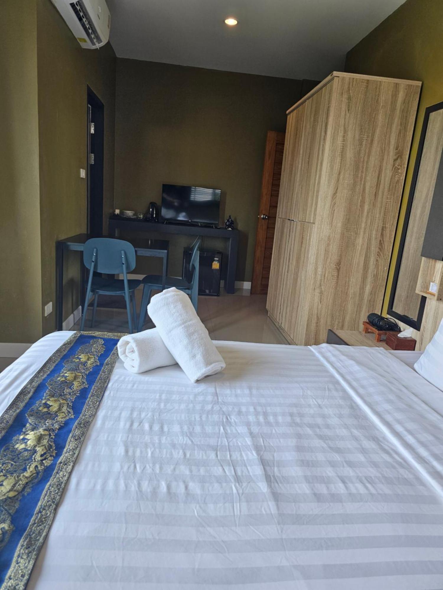 The Lantern Suites Ban Song Hong Habitación foto